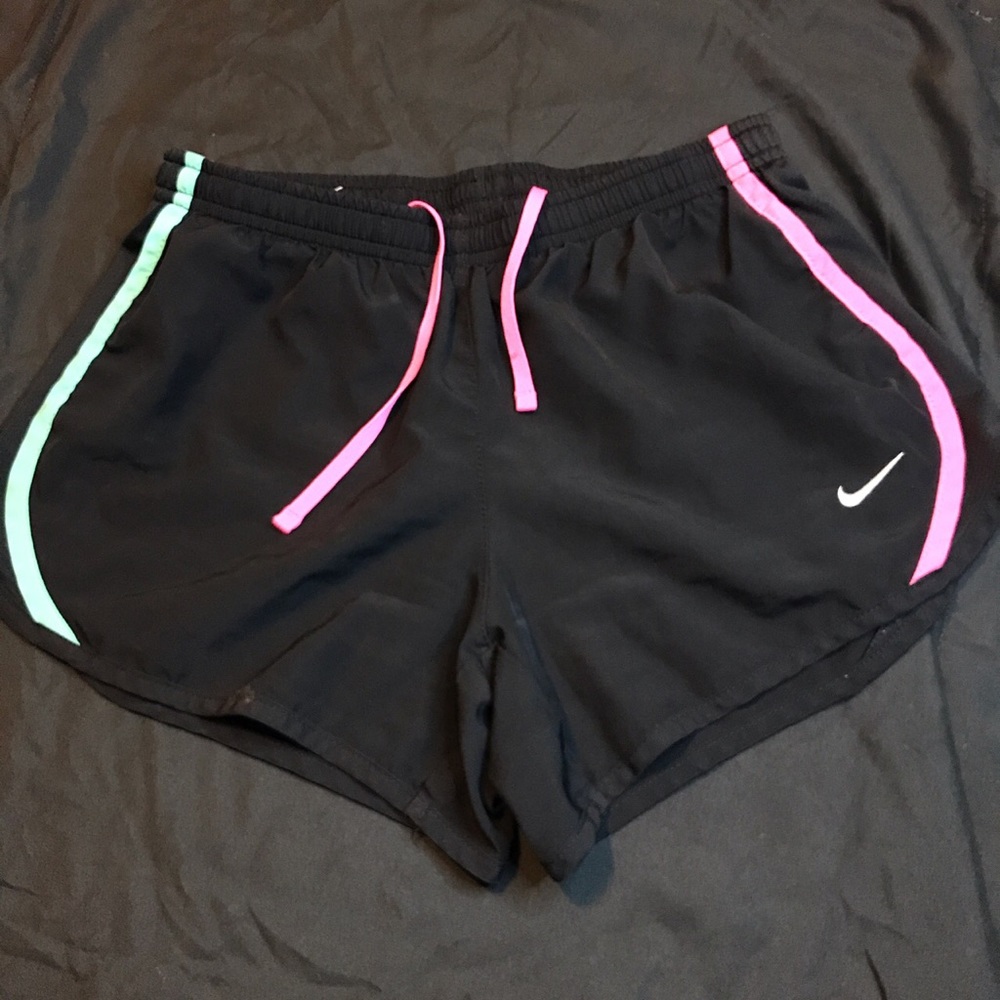 nike neon colored shorts💁🏽‍♀️